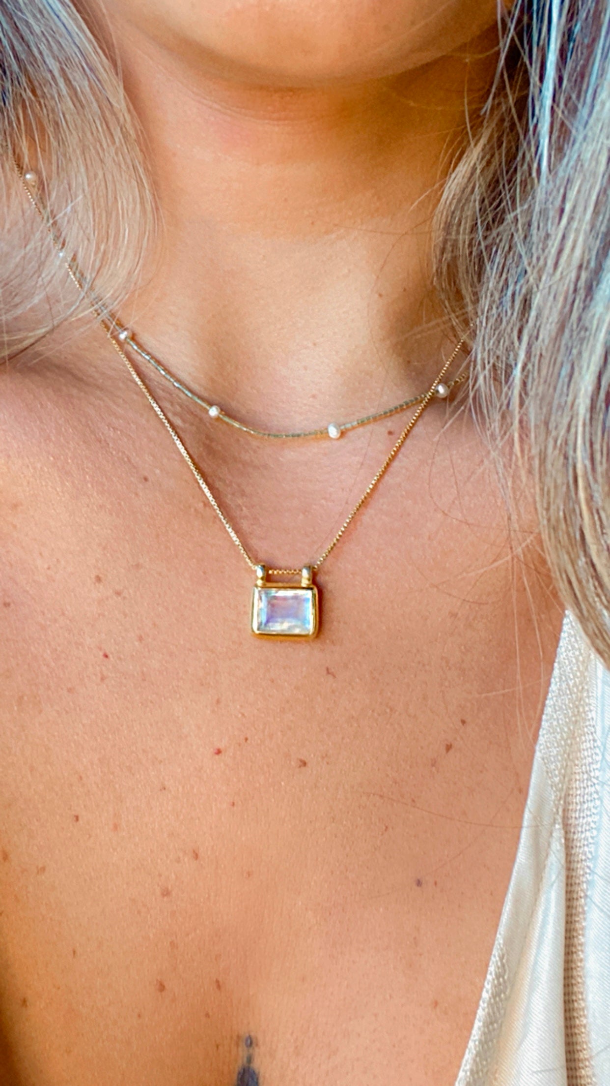 Malu moonstone necklace 18k