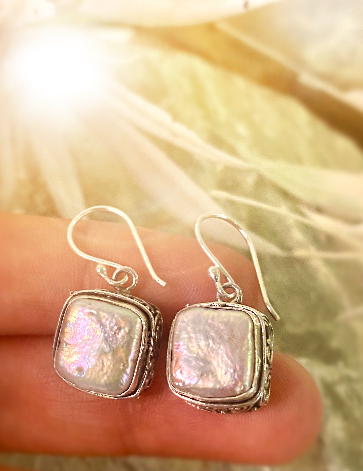 Luz pearl earring