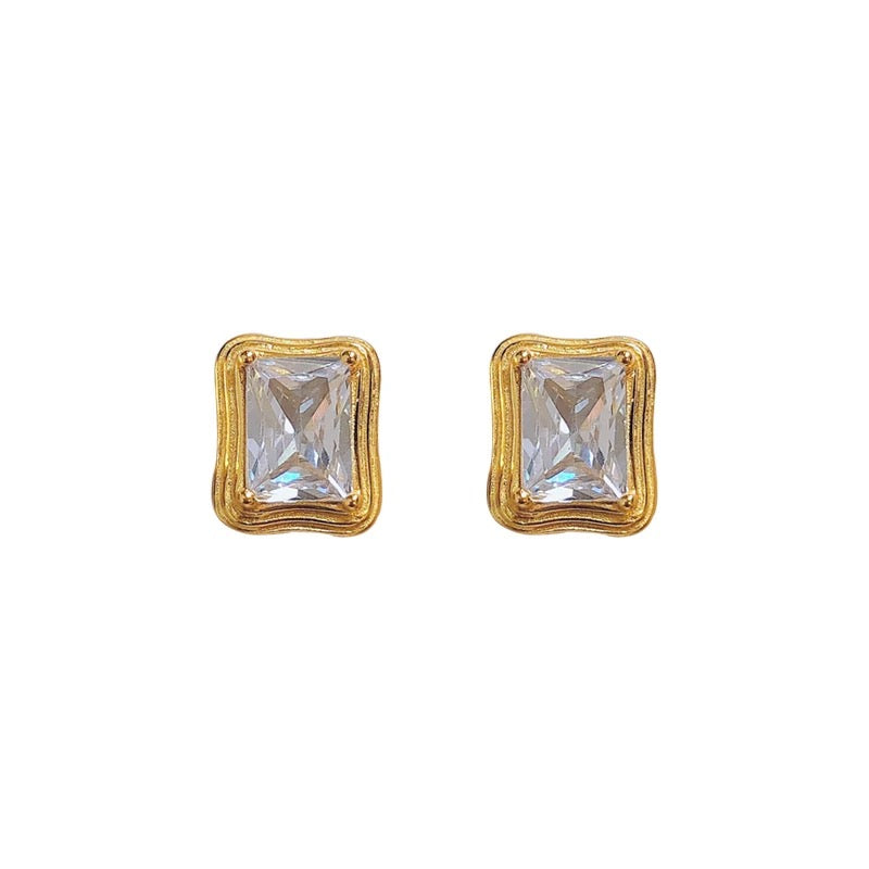 Maya stud 18k
