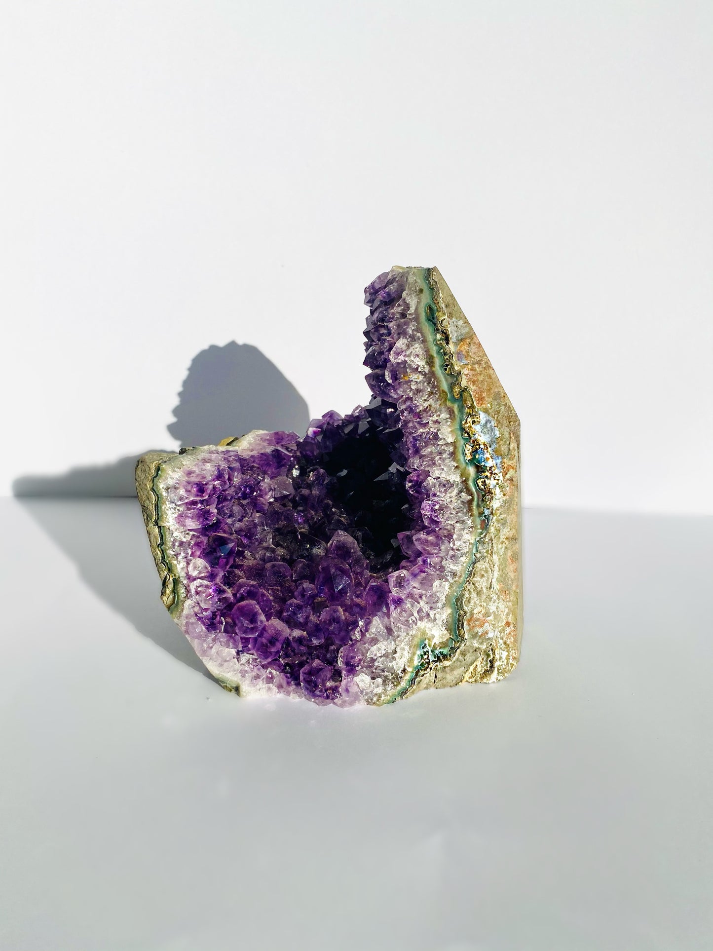 Free standing amethyst