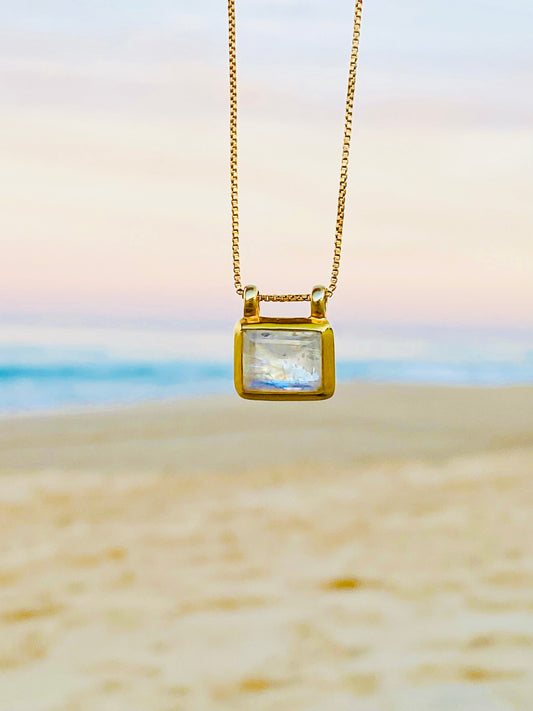 Malu moonstone necklace 18k
