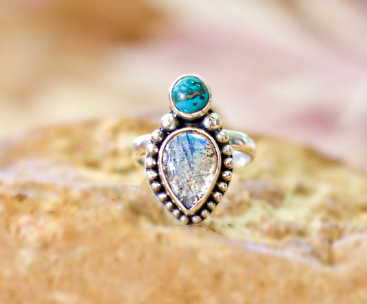 Lua labradorite ring